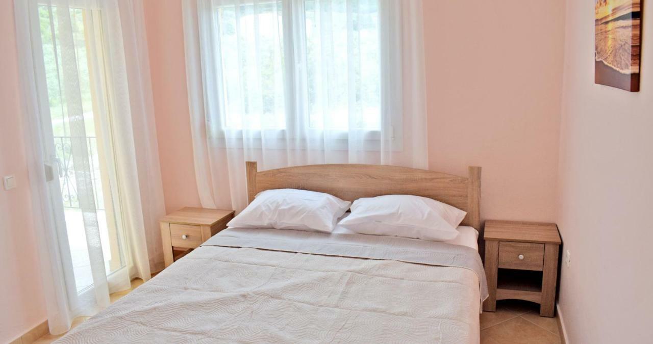 Villa Lily Szkála Rahoníu Kültér fotó